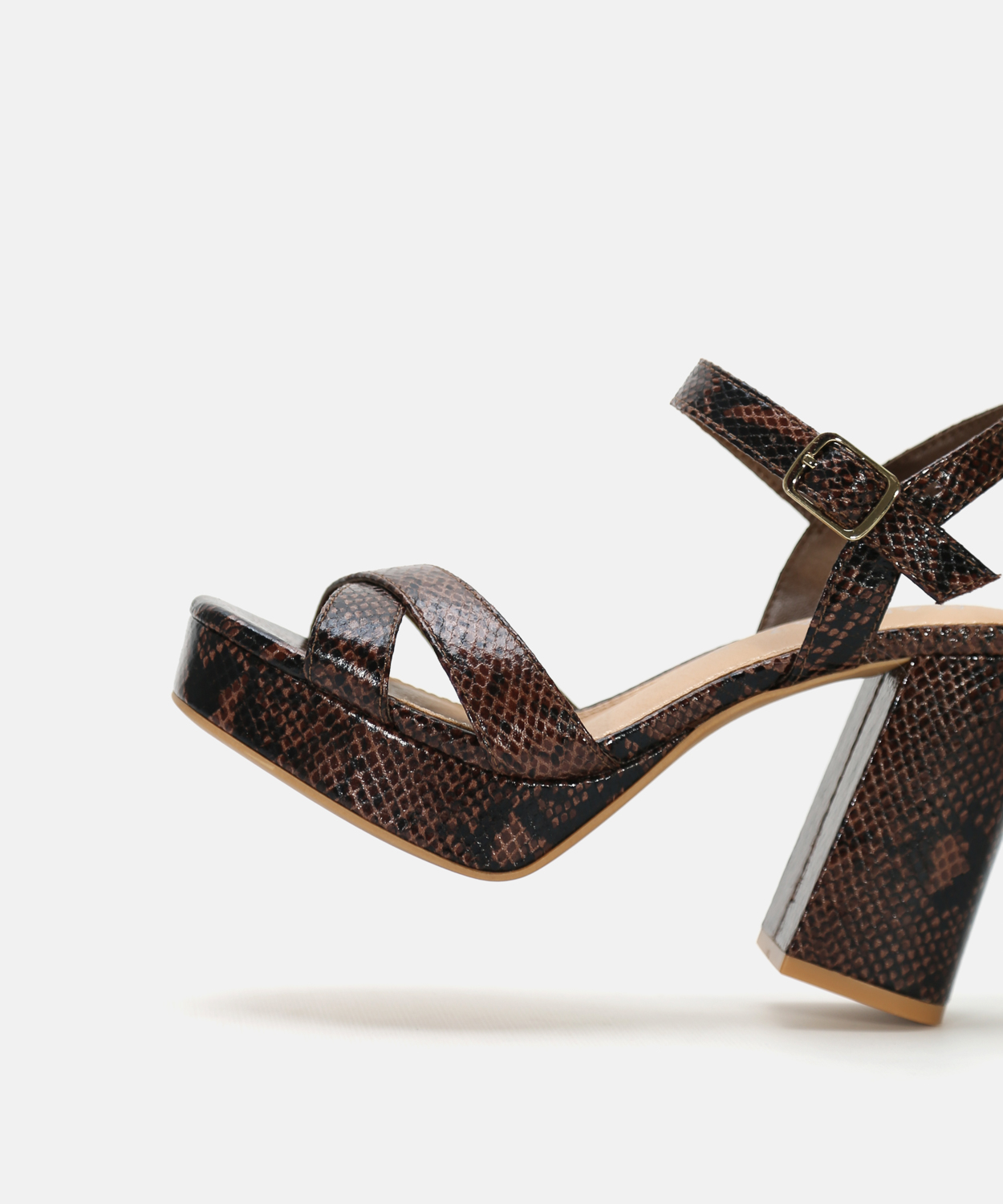 Sandalia plataforma tiras cruzadas image number null